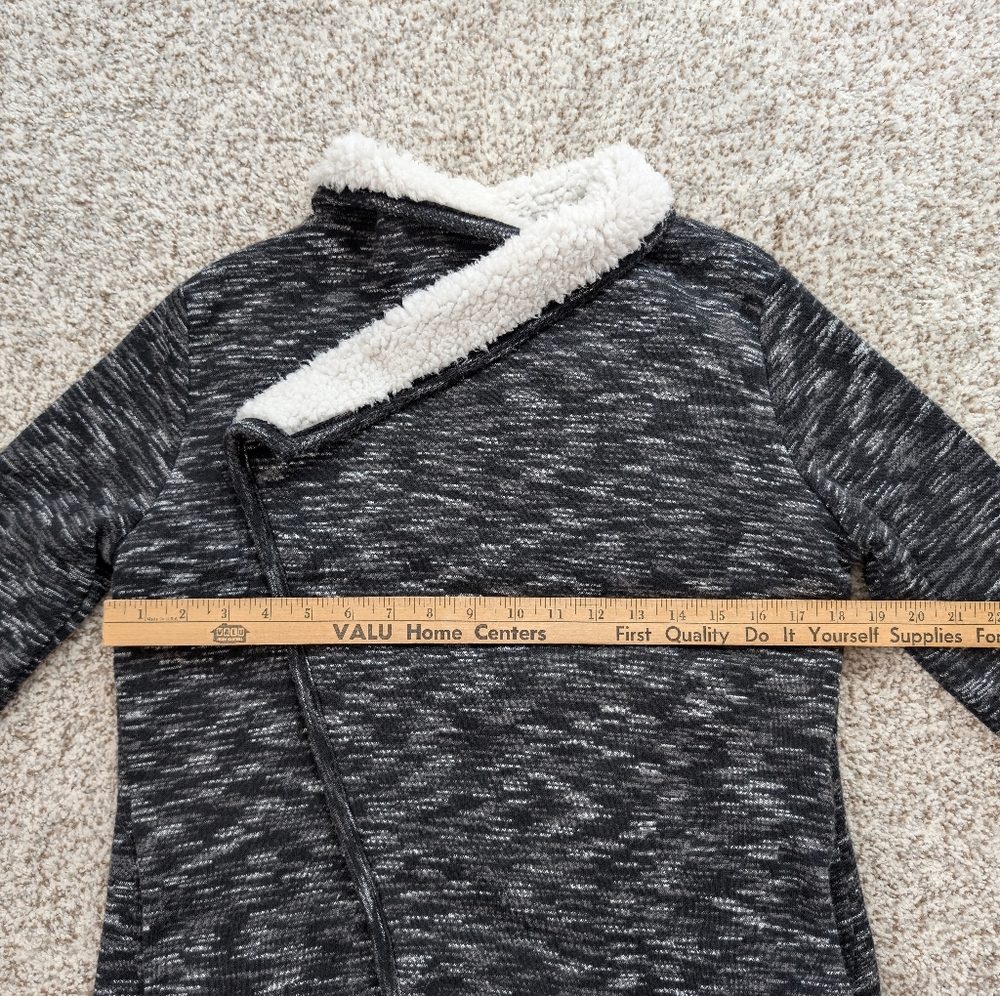 Green Tea Black and White Sherpa Cardigan Medium - Picture 8 of 11